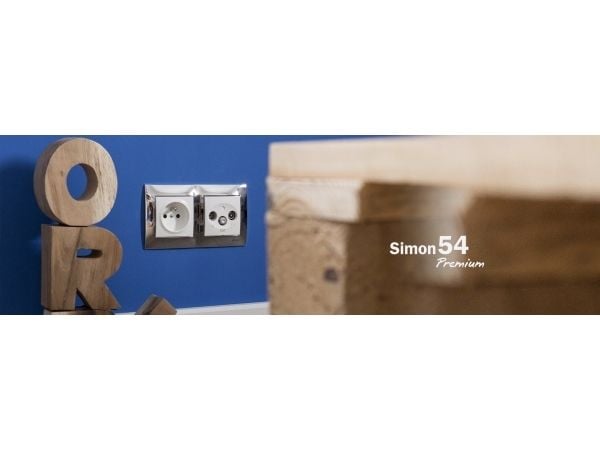 Contact-Simon Simon 54 Premium 3-jakkukehys kipsilevyrasioille IP20 / IP44 musta matta DRK3/49