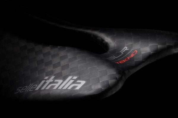 Selle Italia SLR Boost Tekno Superflow L3 sete, carbon rails, 96 g, svart (NY)