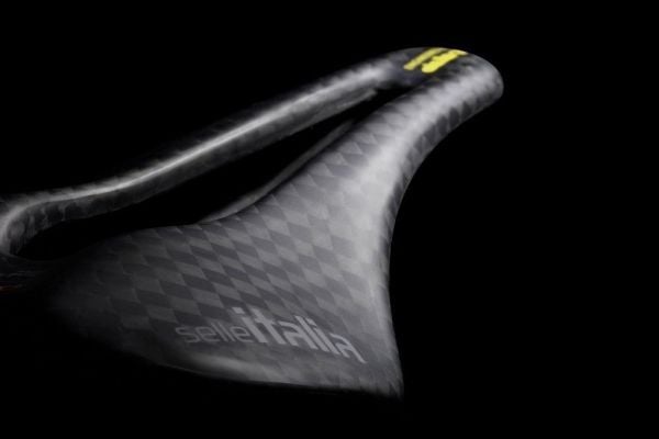 Selle Italia SLR Boost Tekno Superflow L3 sete, carbon rails, 96 g, svart (NY)
