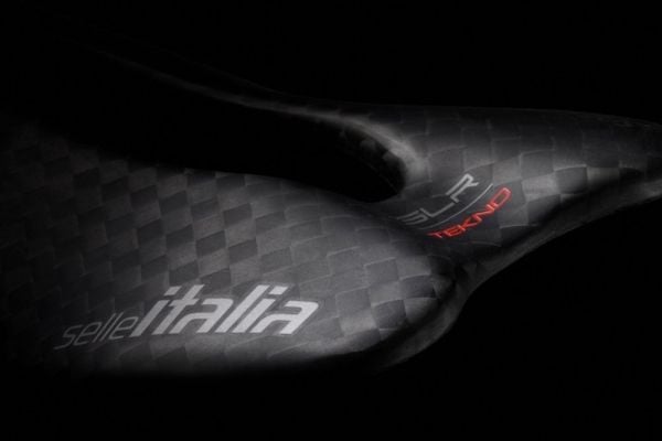 Selle Italia SLR Boost Tekno Superflow L3 sete, carbon rails, 96 g, svart (NY)