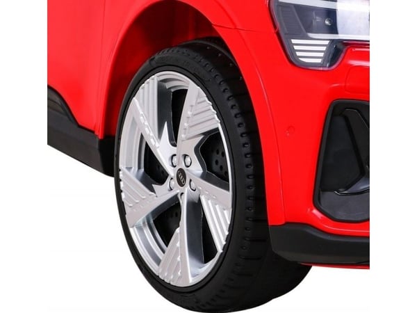 Ramiz bil på batteri til Audi E-Tron Sportback rød
