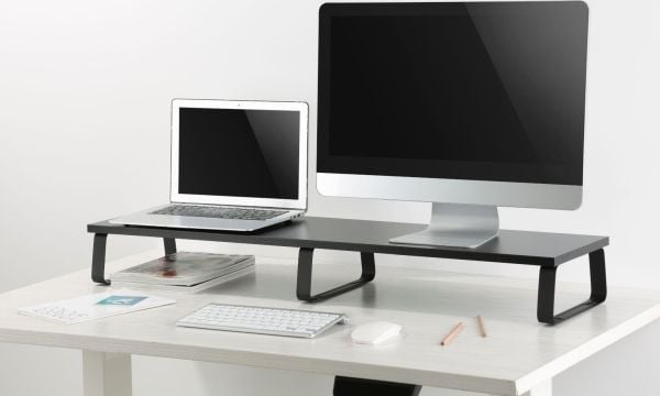 Mozos DUAL RISER med stativ/hylla för två skärmar