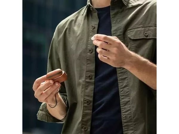 Uniq Terra-fodral för Apple AirPods Pro 2 äkta läder svart/dallas black