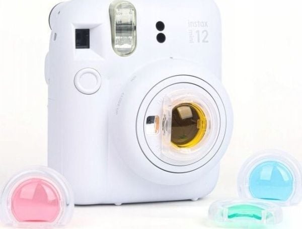LoveInstant 8-i-1 tilbehørspakke til Fujifilm Instax Mini 12, hvit