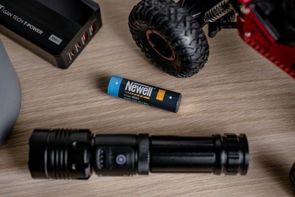 Newell 18650-batteri 2200 mAh 1 stk