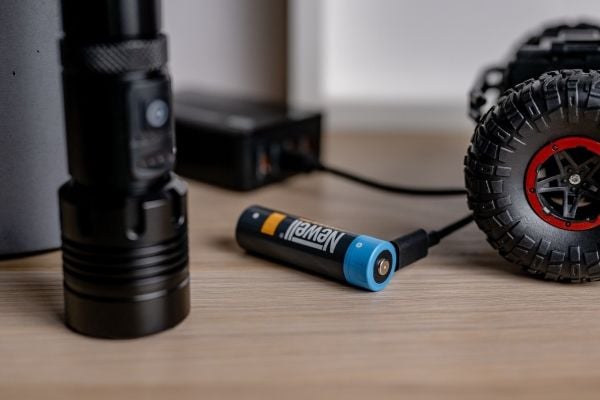 Newell 18650-batteri 2200 mAh 1 stk