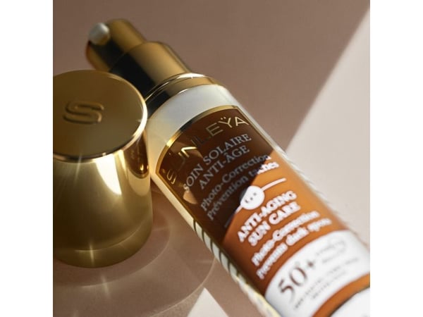 Sisley Sunleÿa Soin Solaire Anti-Âge SPF50+, Solkrem, Ansikt, Pumpe flaske, Anti-aldring, Anti-rynke, Oppstrammende, Fuktighetsgivende, Beskyttelse...