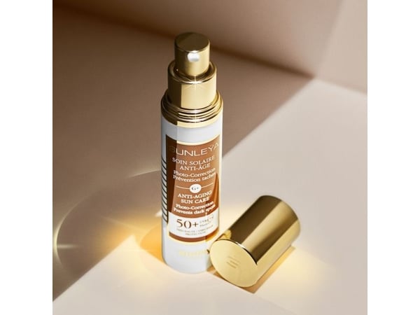 Sisley Sunleÿa Soin Solaire Anti-Âge SPF50+, Solkrem, Ansikt, Pumpe flaske, Anti-aldring, Anti-rynke, Oppstrammende, Fuktighetsgivende, Beskyttelse...