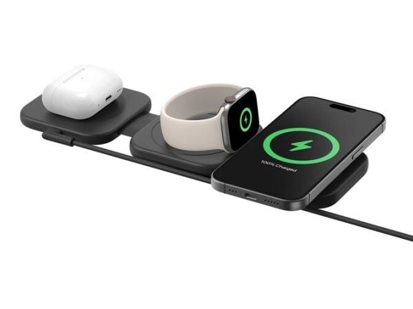 Belkin BoostCharge Pro 3-in-1 - Trådløs ladepute - magnetisk med Qi2 + AC-strømadapter - 15 watt - 3 A - MFI-sertifisert