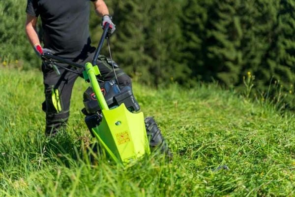 Zipper ZI-BM870ECO, Gressklipper som man spaserer bak, 87 cm, Roterende blader, 3,2 l, Firehjulstrekk, 2 hjul