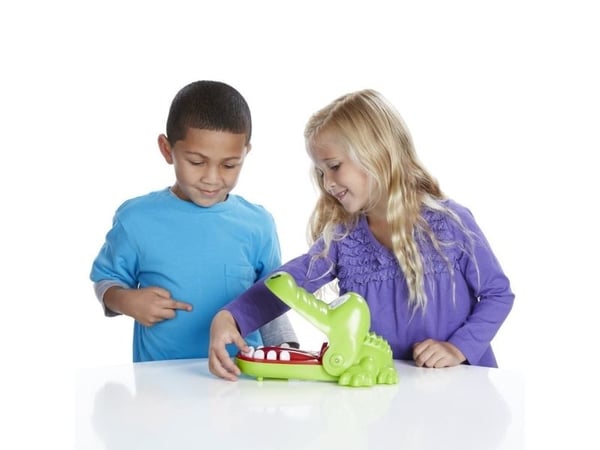 Hasbro CROCODILE DENTIST -lautapeliperhe (B0408100)
