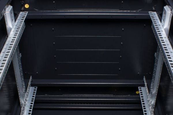 Rockstable RS19-6642, Frittstående hylle, 42U, 800 kg, Nøkkellås, Rack skinner, Justerbare bein