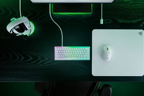 Razer Huntsman V3 Pro - Tastatur - 100% - full size - bakgrunnsbelyst - USB - QWERTY - USA - tastsvitsj: Razer Analog Optical Switches (Gen-2)