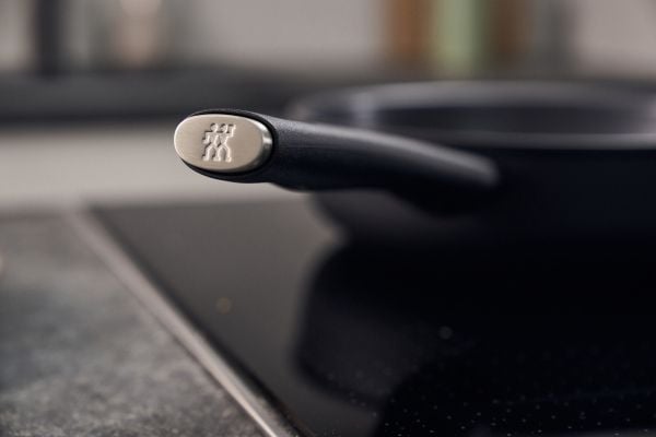 ZWILLING Madura Plus Ceramic Stegepande, 24 cm, Aluminium, Titanium forstærket keramisk non-stick-belægning