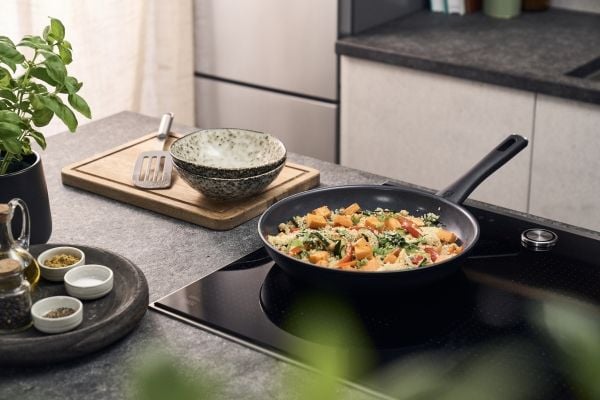 ZWILLING Madura Plus Ceramic Stegepande, 24 cm, Aluminium, Titanium forstærket keramisk non-stick-belægning