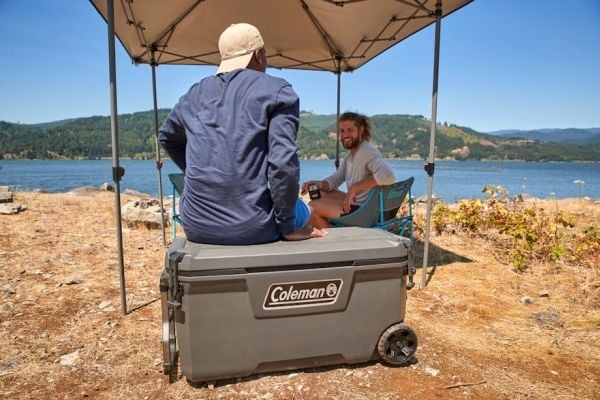 Coleman Convoy 100QT pyörillä varustettu jäähdytyslaatikko