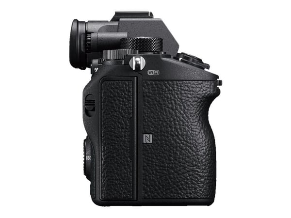 Sony a 7R III, 42,4 MP, 7952 x 4472 pikseliä, Exmor R CMOS, 4K Ultra HD, Kosketusnäyttö, musta