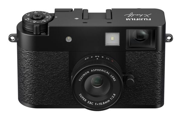 Fujifilm X-HF1 Musta WW1 CD /2025.06.12/