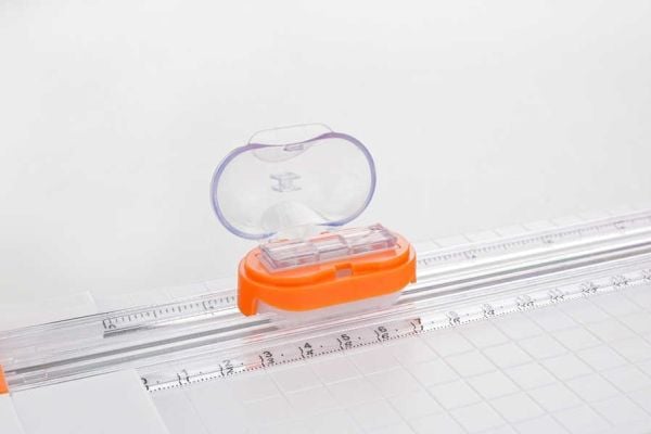 Peach leikkuri A4 3in1 3 leikkuumuotoa PC200-10 valkoinen