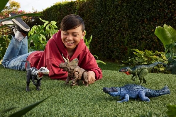 Jurassic World GIGANTIC THRASHERS Eotriceratops, 4 År, Brun, Plast