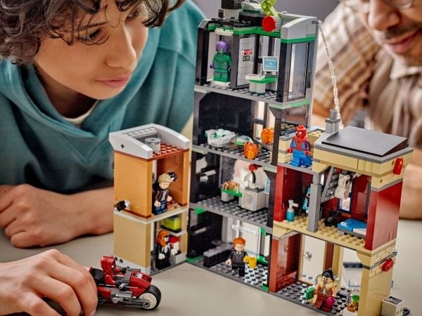 LEGO Super Heroes 76324 Spider-Man mot Oscorp