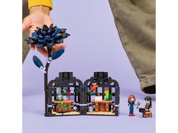 LEGO Wednesday 76784 Svart georgine