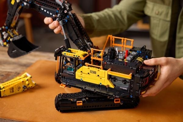 LEGO Technic 42215 Volvo EC500 Hybrid gravemaskin