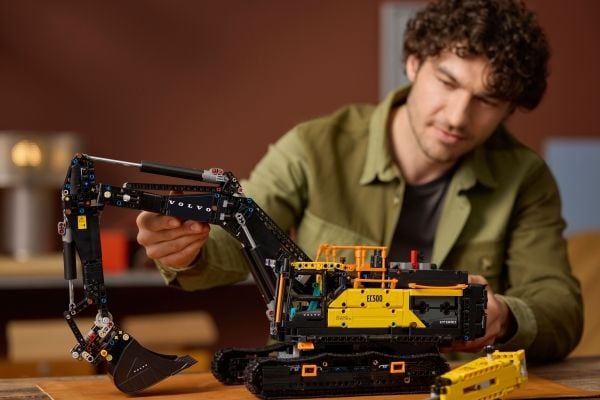 LEGO Technic 42215 Volvo EC500 Hybrid gravemaskin