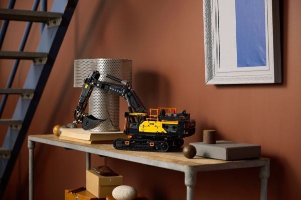 LEGO Technic 42215 Volvo EC500 Hybrid gravemaskin