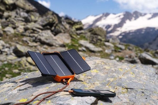 Xtorm XR203, 10000 mAh, Quick Charge 3.0, musta, Oranssi