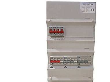 Tehdasvalmisteinen ryhmäpaneeli UG18 - 2xHPFI 2x4P 3x16A 4x2P 1xTransienttinen
