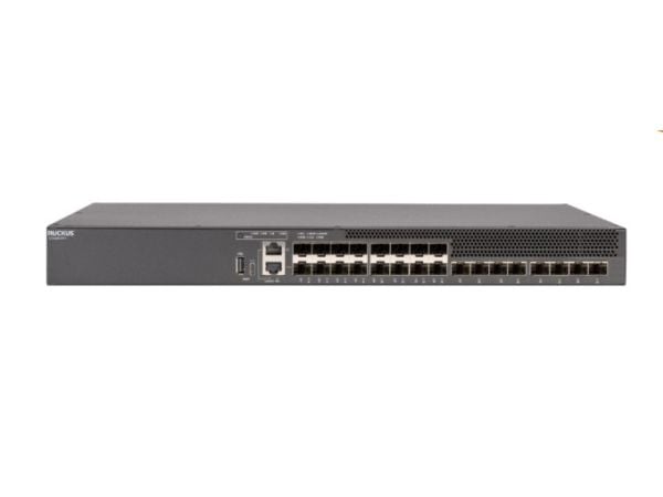 Ruckus ICX 8200-24FX - Switch - L3 - Styrt - 24 x 1 Gigabit / 10 Gigabit SFP+ + 8 x 25 GbE SFP28 (stabling / opplink) - front og side til bakside -...