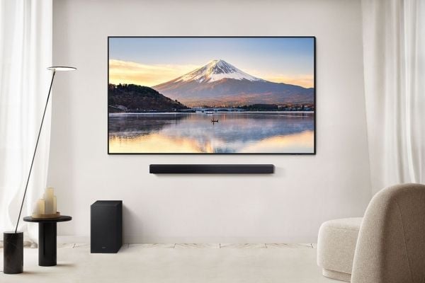 Samsung HW-B460GF, 2.1 kanaler, DTS Virtual:X, Dolby Lyd, Adaptiv, Spill, Standard, Utvidelse av surroundlyd, Trådløs, Svart, AAC, AIFF, FLAC, MP3,...