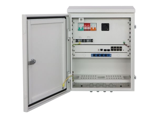 Ernitec - Kytkin - ulkokäyttöön, IP66 vesitiivis laatikko, layer 2, UPS - Administreret - 8 x 10/100/1000Base-T + 2 x 1000Base-X SFP - PoE (170 W) ...