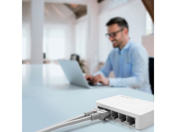 Qoltec SWITCH Nettverkssvitsj 5 x RJ45-port | 1000 Mbps | Rask Ethernet | LAN