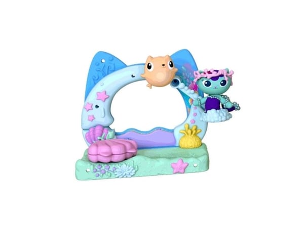 Gabby's Movie Balcony - Swing & Swim