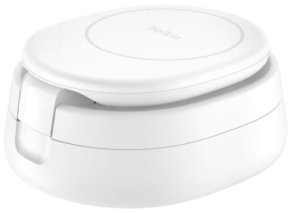 Belkin BoostCharge - Trådløst ladestativ - 2-i-1, Qi2, magnetisk, sammenleggbar + AC-strømadapter - 15 watt - hvit