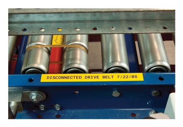 Brady M4C-1000-595-YL-BK, Sort, Gult, Selvklebende skriveretikett, Kontinuerlig etikett, Vinyl, Trermisk overføring, Akryl