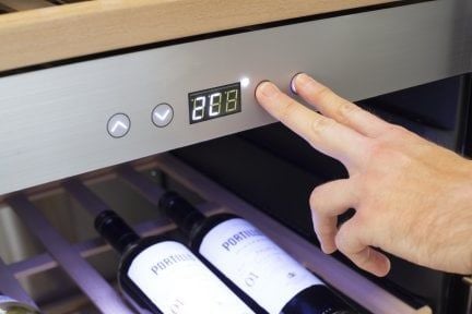 Caso WineComfort 660 Smart, Vin kjøleskap, Frittstående, 66 flasker, 60 W, Innebygd lys, Rustfritt stål