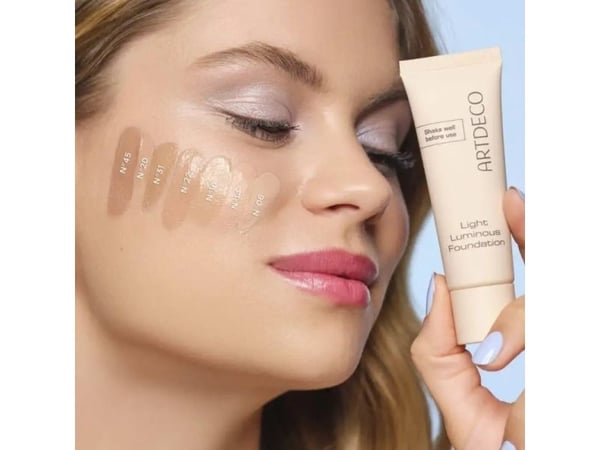 Artdeco Light Luminous Foundation Light flydende foundation med naturlig finish
