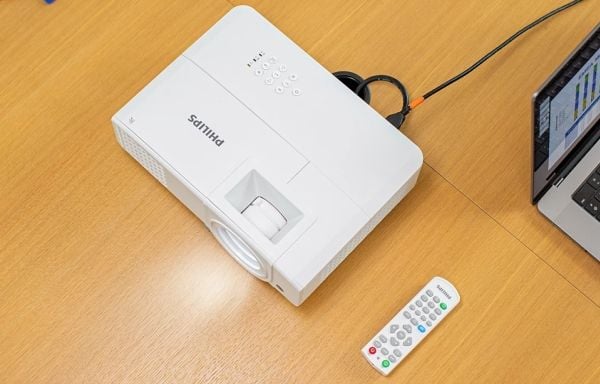 Philips ProPix PRX650 - DLP-projektor - UHP - portabel - 3D - 4000 ANSI-lumen - WXGA (1280 x 800) - 16:10