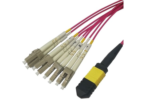 DELTACO - Utgangsforgreningskabel - MPO-12/UPC multimodus (hunn) til LC/UPC-multimodus (hann) - 3 m - fiberoptisk - dupleks - OM4 - halogenfri - rød