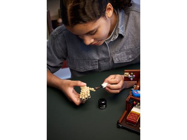LEGO Wednesday 76785 Thing's Apartment