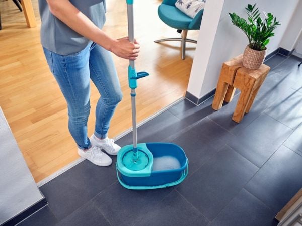 Leifheit 55414 sett - mopp og bøtte med skivemopp Ergo + GRATIS ekstra sterkt gulvrengjøringsmiddel 1 l