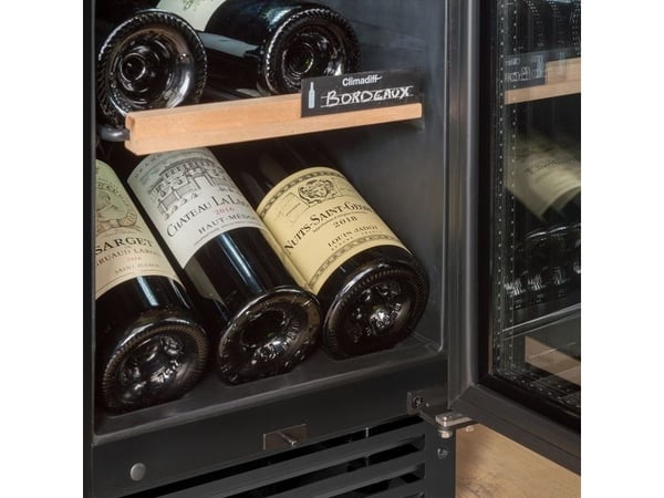 Avintage AVU23TB1, Vin kjøleskap, Under benken, 22 flasker, 75 W, F, Svart