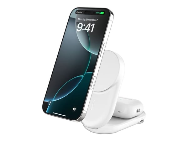 Belkin UltraCharge - Trådløst ladestativ - 2-i-1, Qi2, magnetisk, sammenleggbar + AC-strømadapter - 25 watt - Ultra Fast Charge (USB-C) - hvit