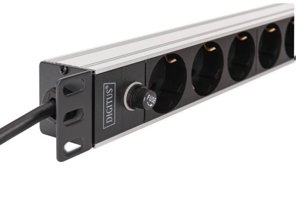 DIGITUS - Flerkoplingslist (kan monteres i rack) - aluminum profile and fuse - AC 250 V - 2500 Wh - inngang: IEC C14 - utgangskontakter: 9 (power C...