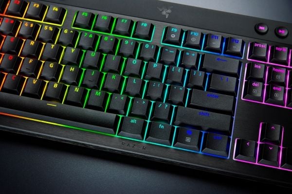Razer BlackWidow V4 Low-Profile HyperSpeed, Kabel &amp; trådløs, USB + RF Wireless + Bluetooth, Mekanisk, QWERTY, RGB LED, Sort