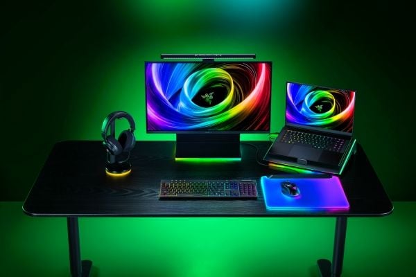 Razer BlackWidow V4 Low-Profile HyperSpeed, Kabel &amp; trådløs, USB + RF Wireless + Bluetooth, Mekanisk, QWERTY, RGB LED, Sort