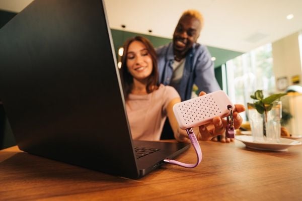 Verbatim Pocket - Color Edition - SSD - 2 TB - nøkkelring med kabelfestet - ekstern (bærbar) - M.2 - USB 3.2 Gen 2 (USB-C kontakt) - purpur